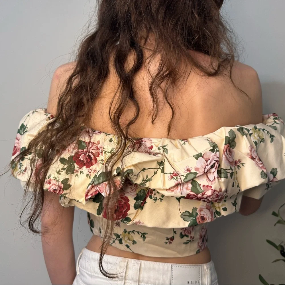 Floral Off-Shoulder Ruffle Top - Picture 3 of 9